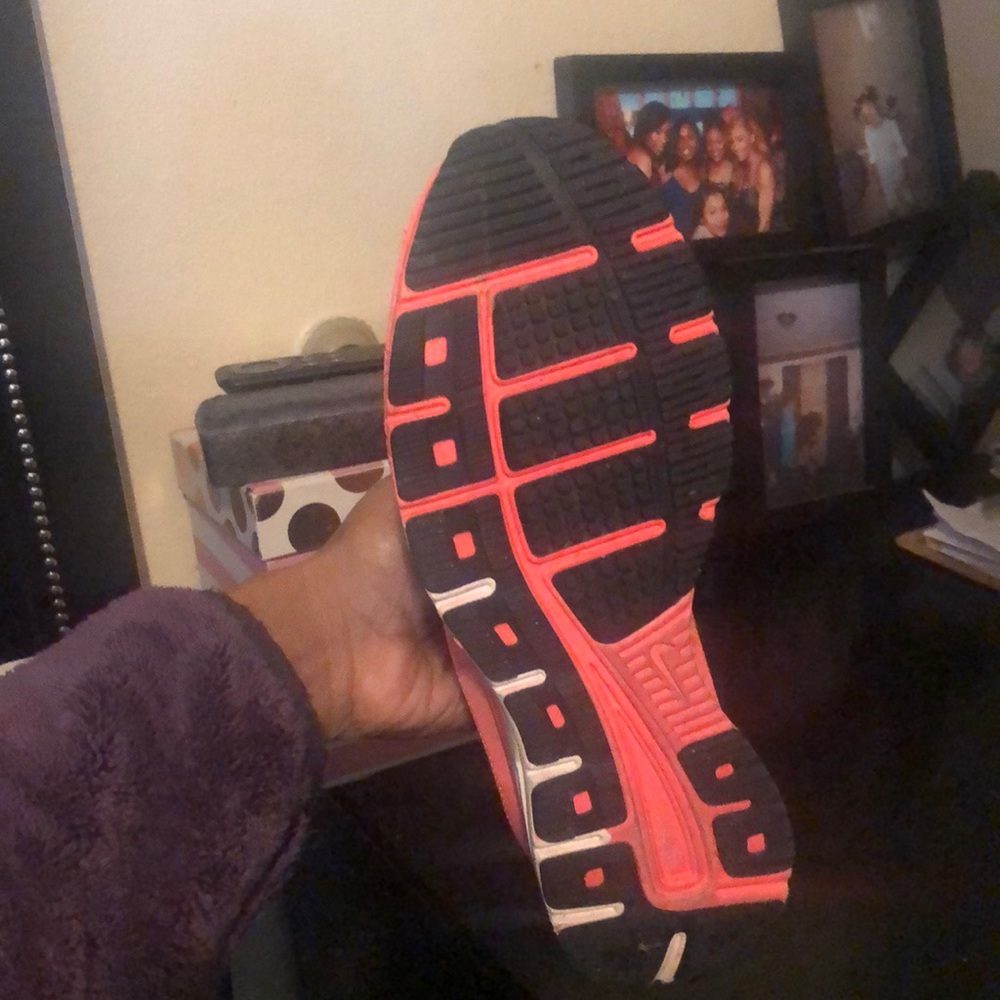Running shoes - Picture 2 of 3